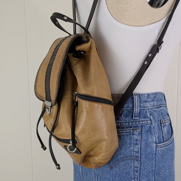 Strey Designs Handmade Leather Backpack - Picture 3 of 14